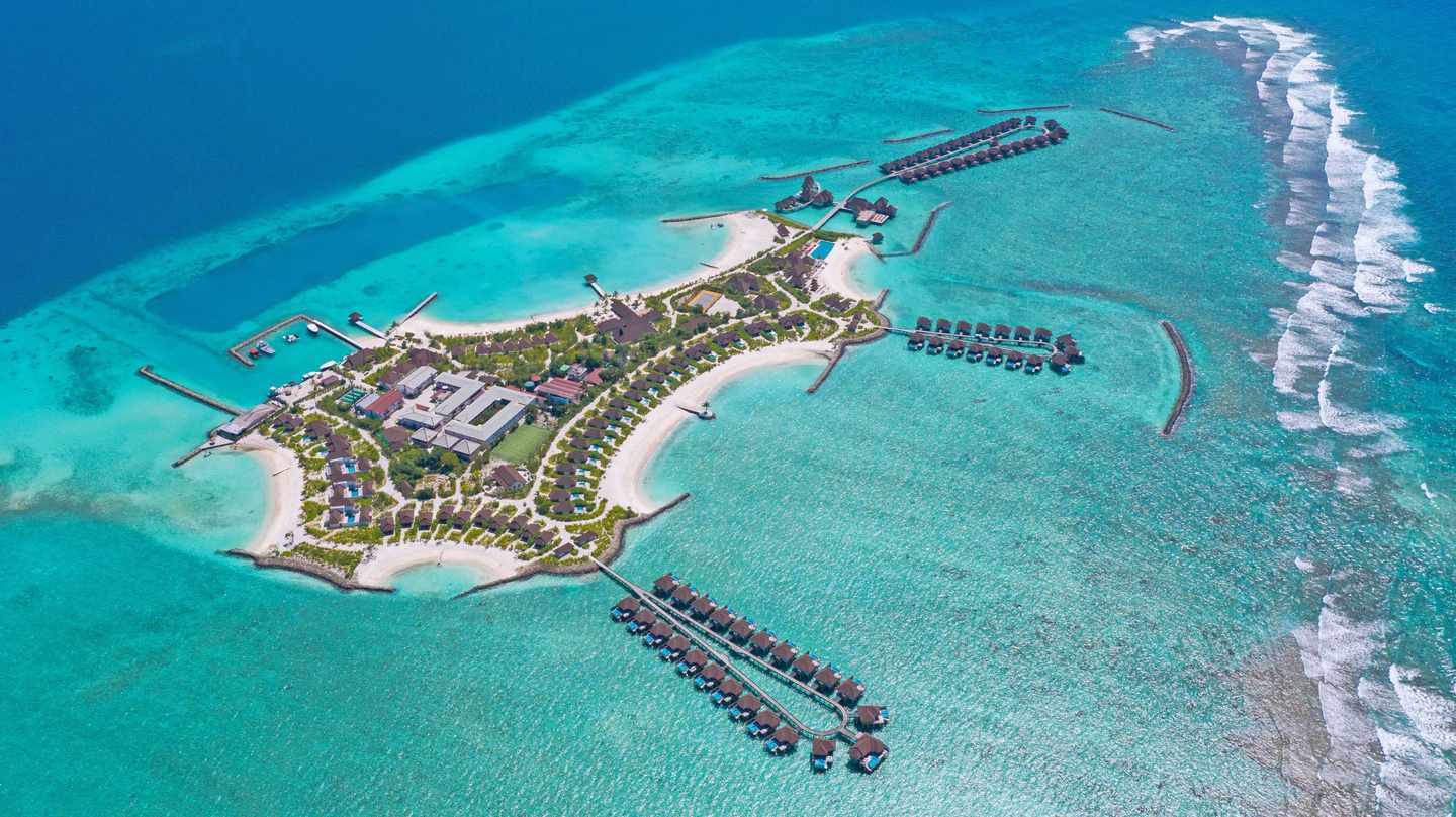 blt3a2ef74b7d912494-VARU_BY_ATMOSPHERE_-_AERIALS_AND_GENERIC_-_ISLAND_AERIAL_copy.jpg Varu by Atmosphere - Anssicht von oben auf die Insel mit den Bungalows