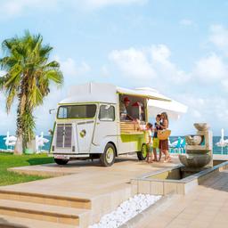 bulgarien-bulgarische-riviera-marea-food-truck-familie-h-sentido-marea-DER1419186.jpg