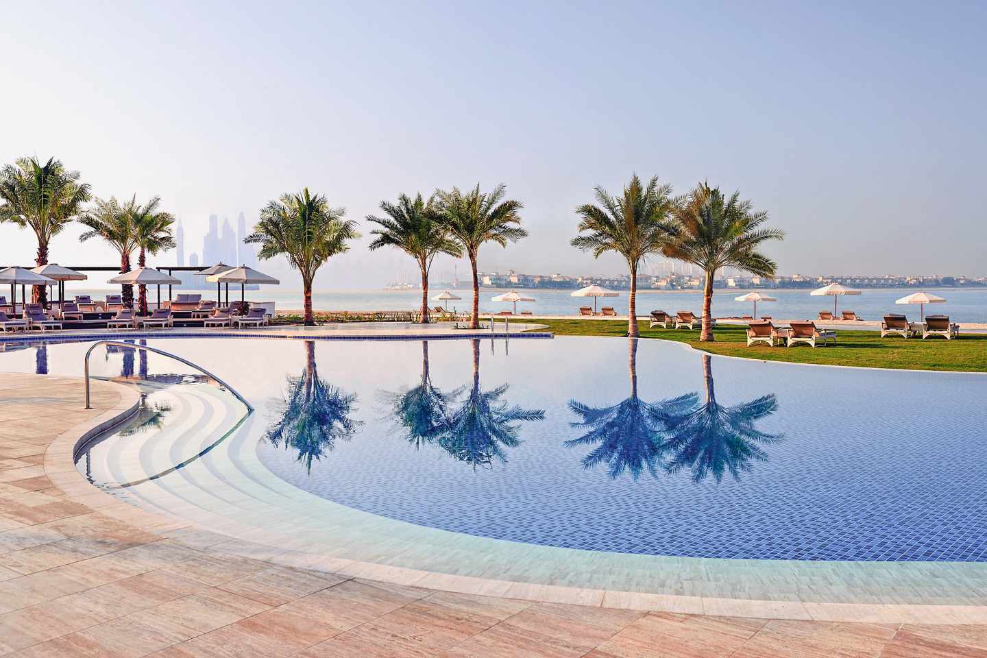 blt0a22a6ecc30a56e6-vae-dubai-hotel_astoria-d-1165246.jpg Hotel Astoria in Dubai: Poolanlage