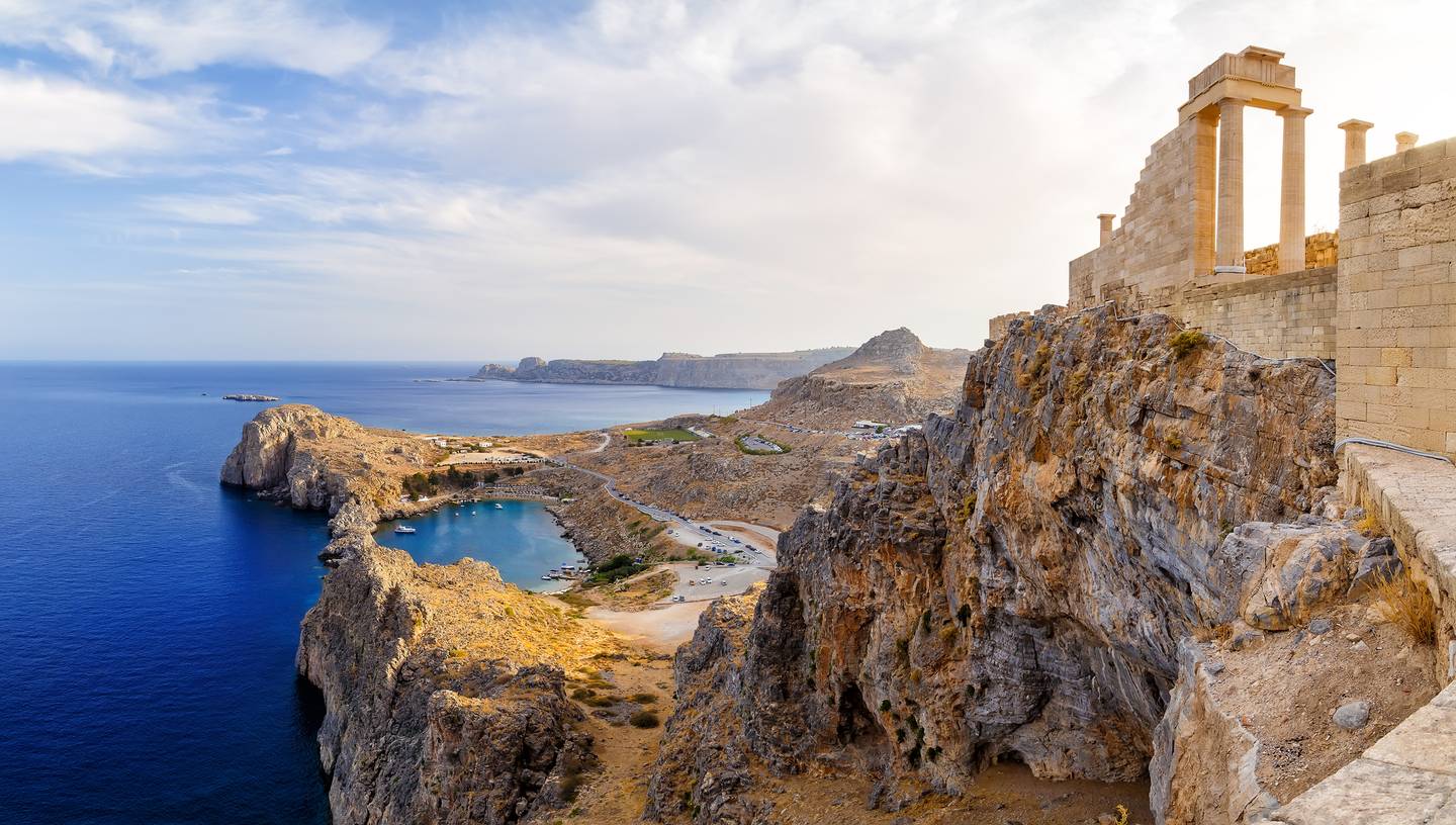 griechenland-rhodos-lindos-akropolis-bucht-rundreisen-g-626002784.jpg