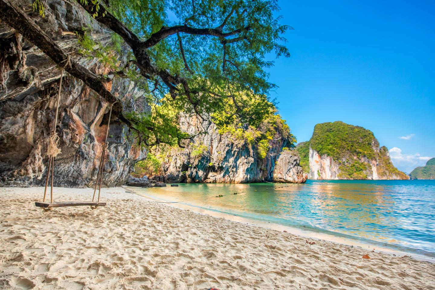 thailand-krabi-holzschaukel-baum-strand-g-1208270008.jpg