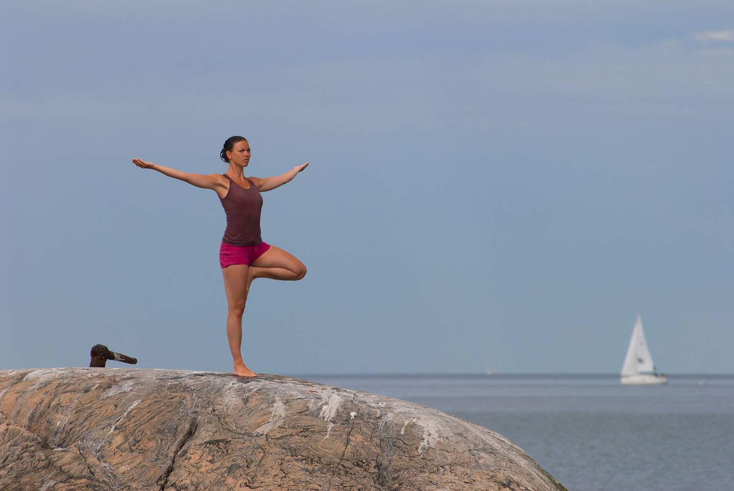 blt26f83223e158c006-frau-yoga-meer-felsen-t-91198044.jpg frau-yoga-meer-felsen-t-91198044.jpg