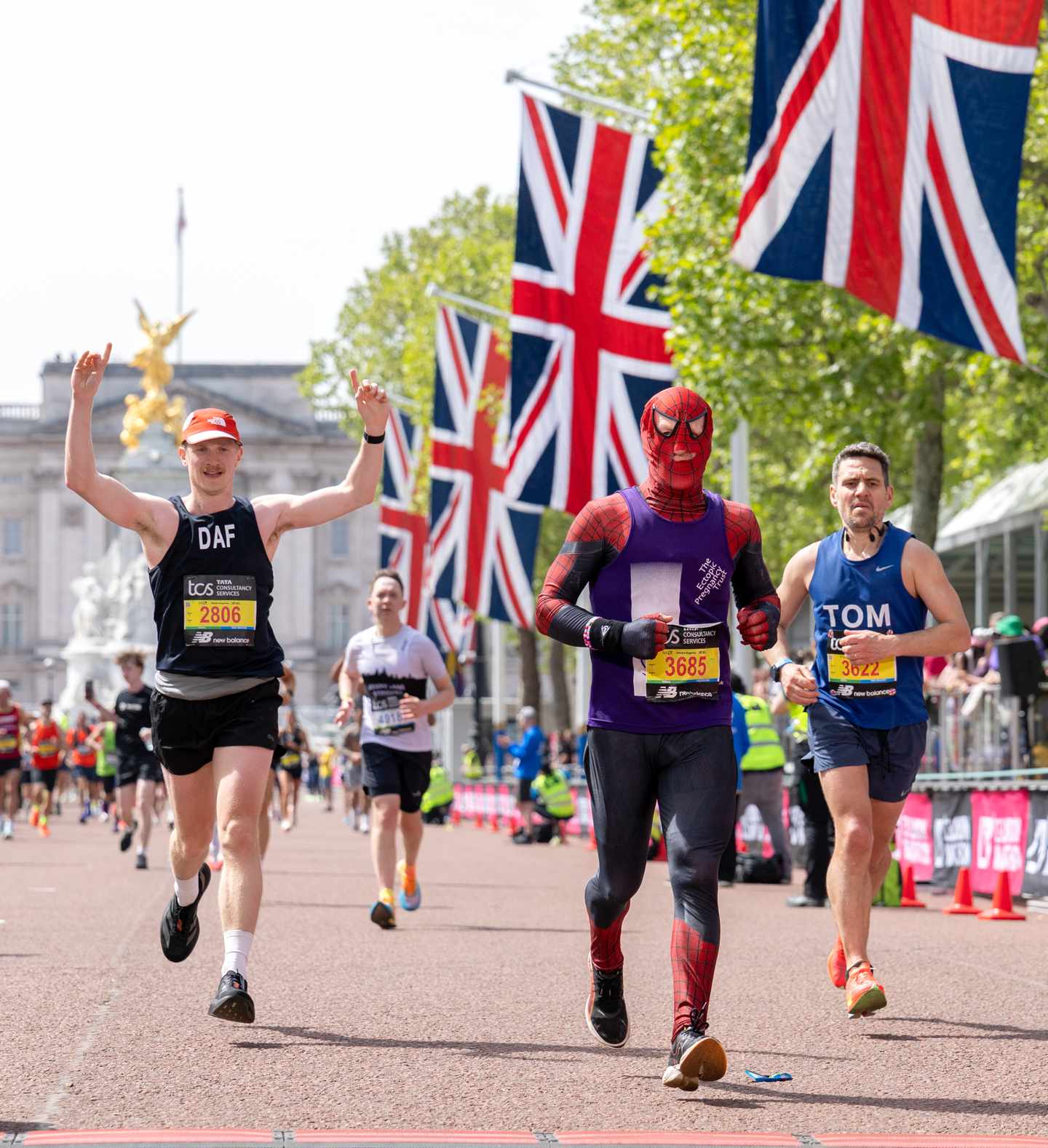 12. Mall 3.jpg London Marathon Läufer verkleidet als Spiderman