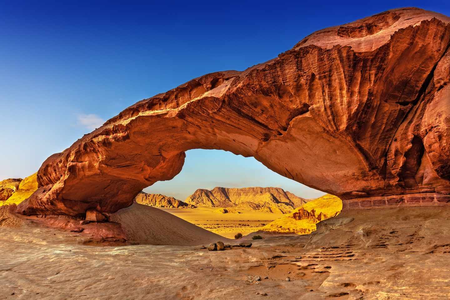 jordanien-wadi-rum-wueste-t-507395765.jpg