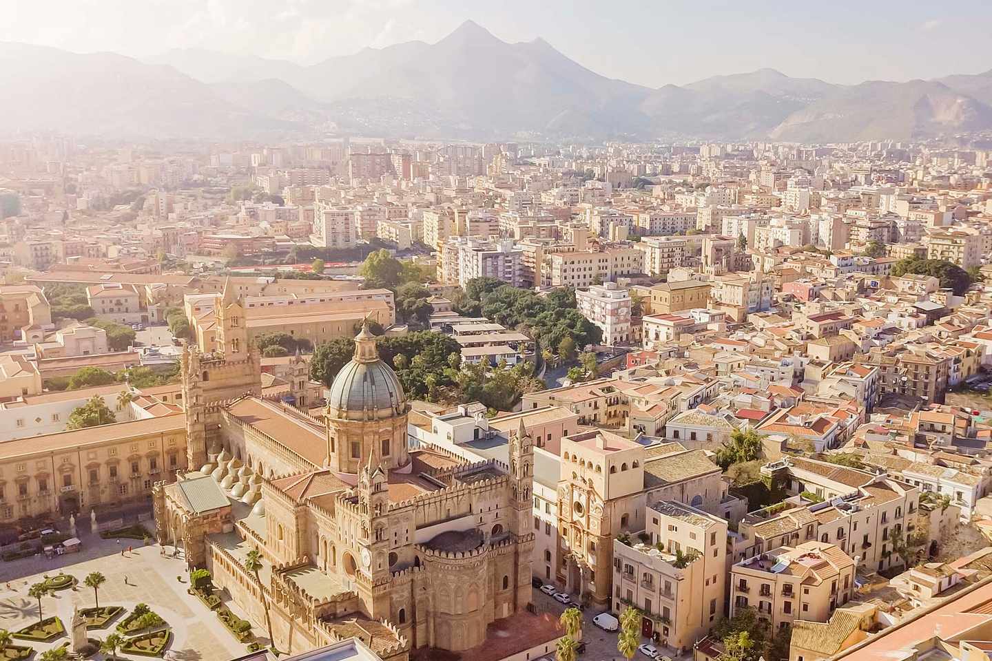 italien-sizilien-palermo-dronenaufnahme-g-1154385215.jpg