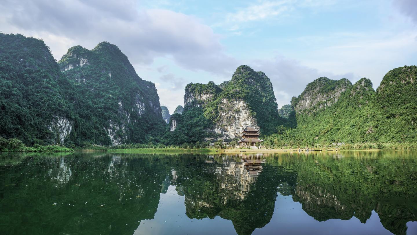 blt946ad3a1eb8a3743-vietnam-trabg-an-scenic-halong-bay-g-1351410946_bearbeitet.jpg vietnam-trabg-an-scenic-halong-bay-g-1351410946_bearbeitet.jpg
