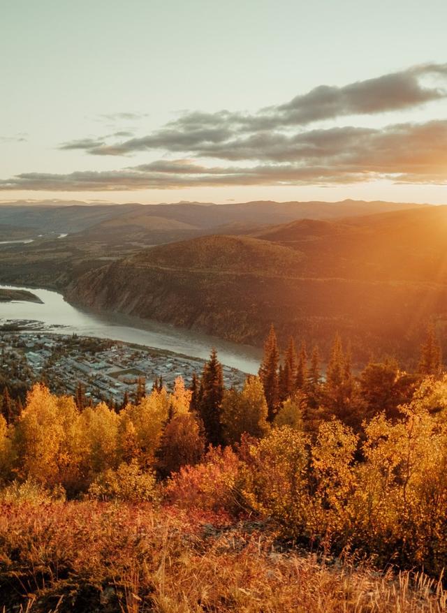 Jetzt entdecken Midnight Dome in Dawson City
