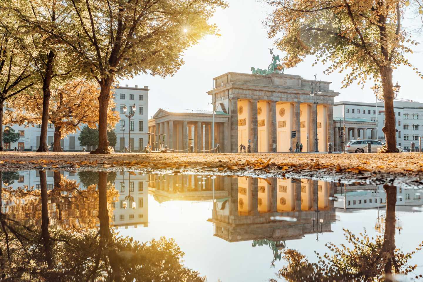 reisetrends-reisesoundtrack-berlin-brandenburger-tor-herbst-g-1173897560.jpg