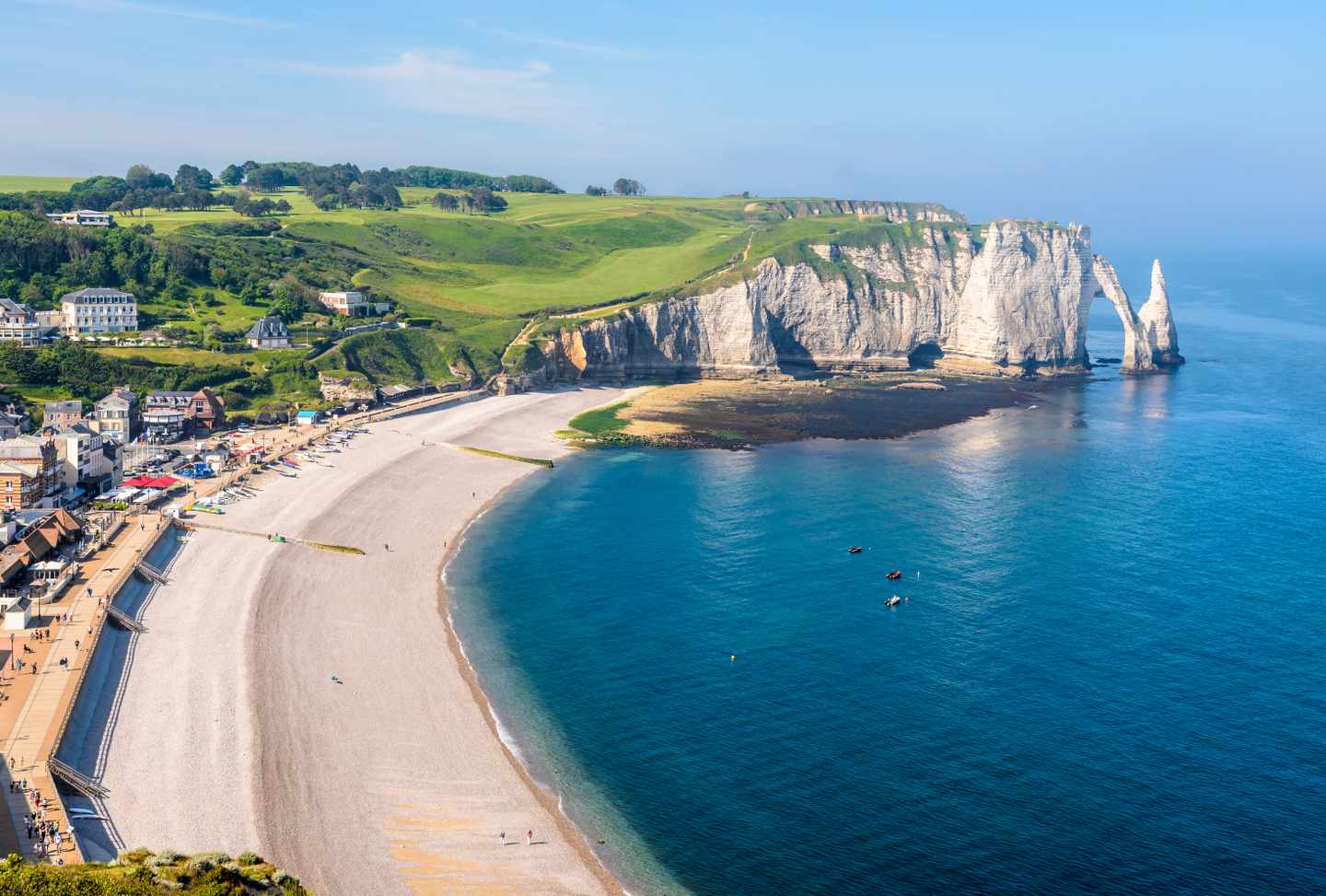 frankreich-normandie-etretat-strand-und-aval-klippe-g-1330203026.jpg