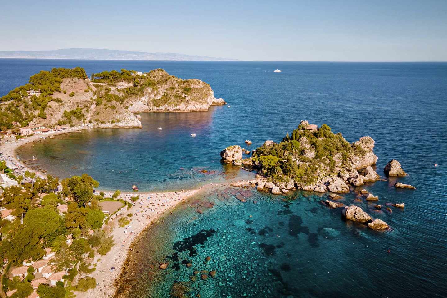 italien-sizilien-blick-auf-isola-bella-g-1289244221.jpg