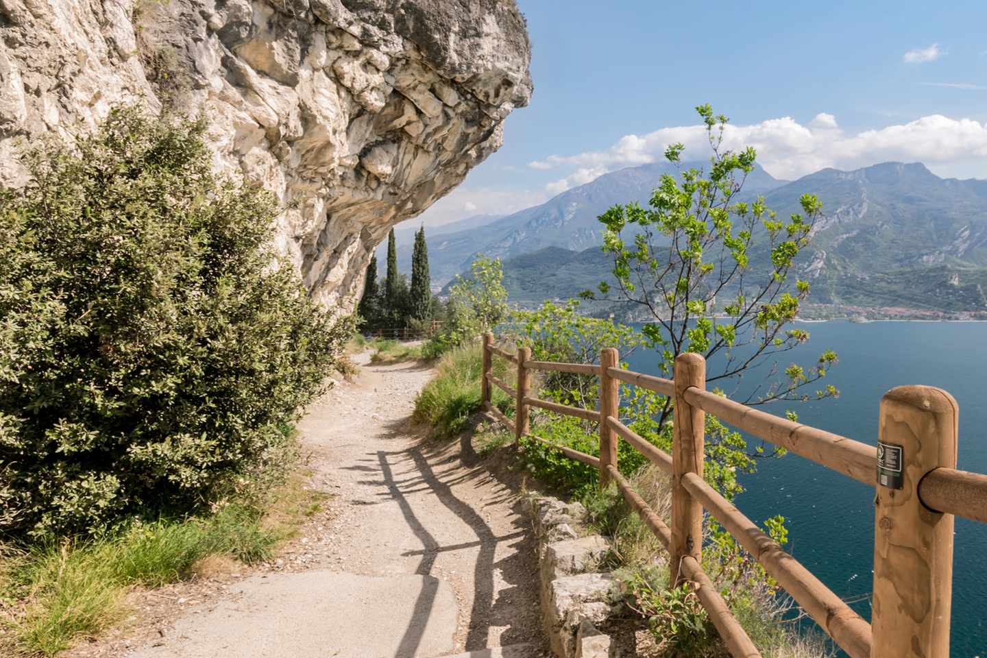 italien-gardasee-ponale-riva-del-garda-g-639582180.jpg