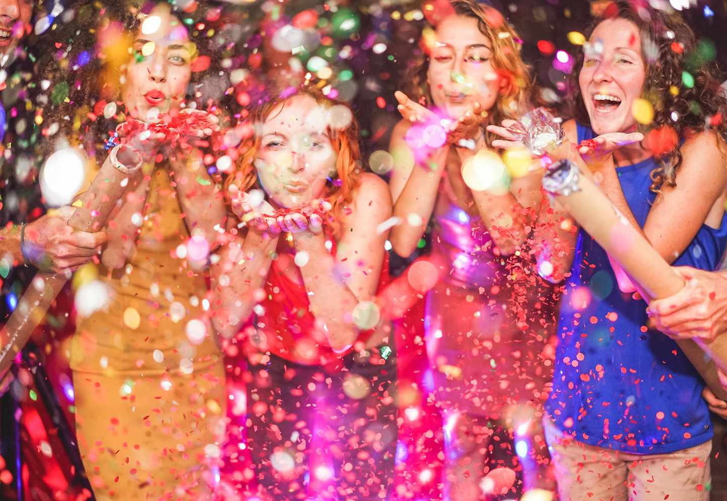 konfetti-karneval-party-frauen-glitzer-g-1056747702.jpg