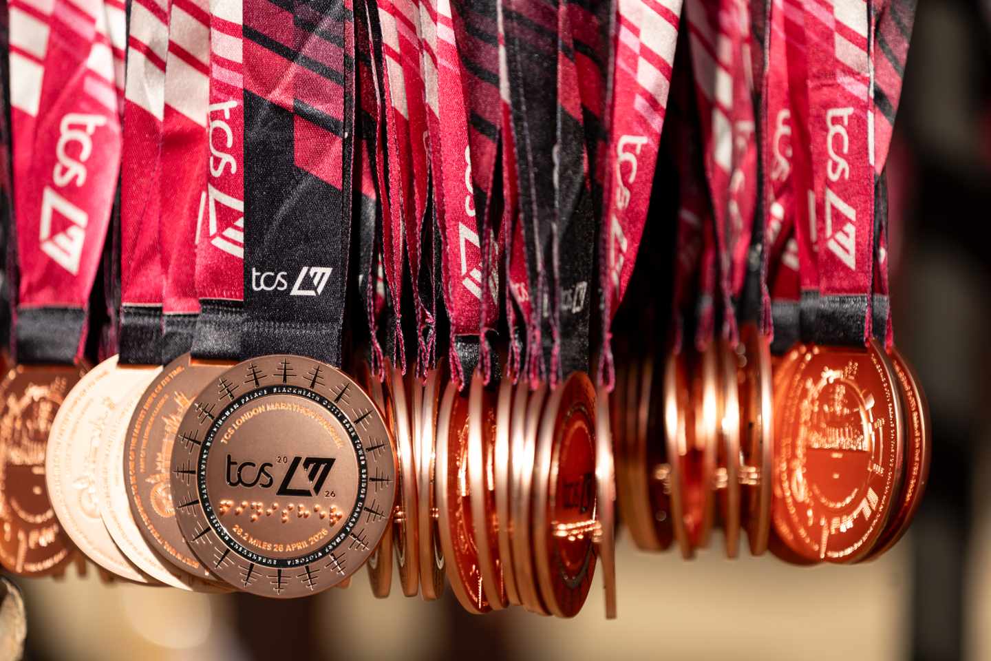 16. Finish 3.jpg Medaillen vom London Marathon 2027