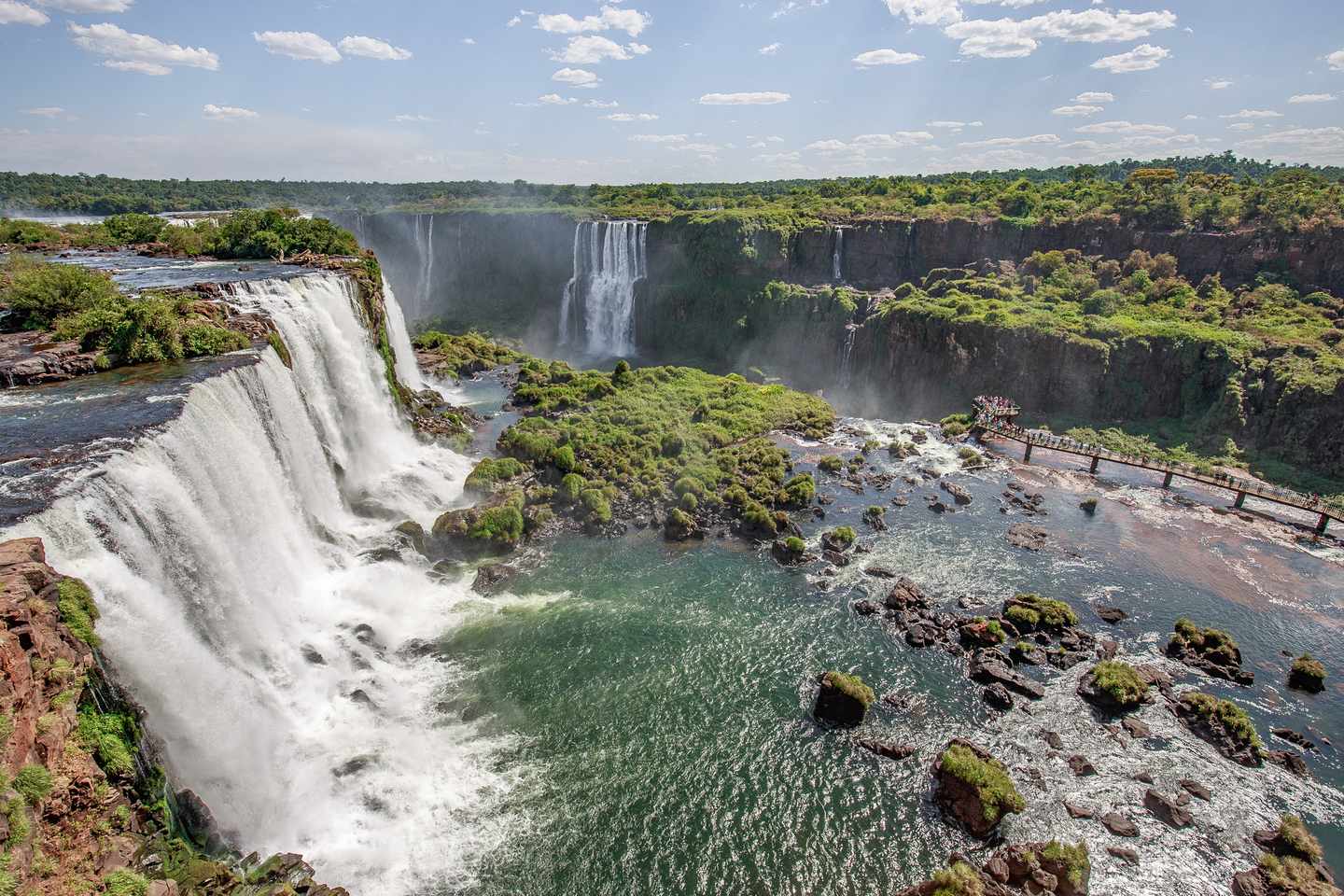 bltc4197f814adc60d1-brasilien-iguazu-wasserfall-von-oben-g-1369791310.jpg Iguazu-Wasserfall in Brasilien von oben