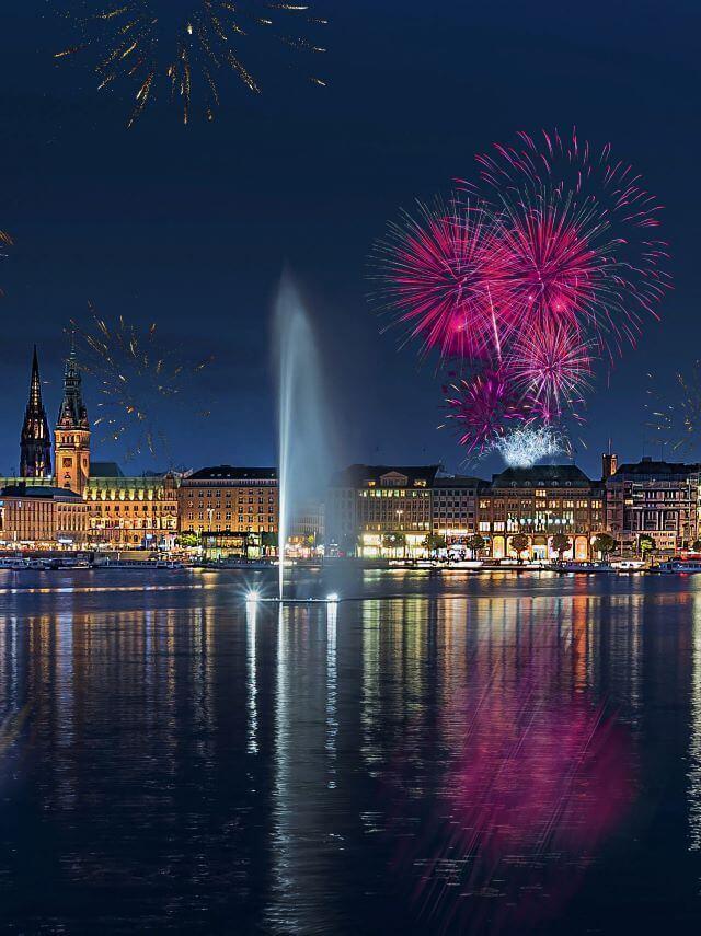 deutschland-hamburg-hafenfest-feuerwerk-g-1335825865.jpg