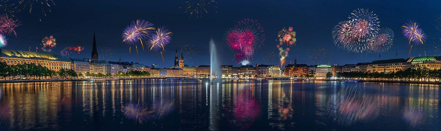 bltdeee5b9d18be6500-deutschland-hamburg-hafenfest-feuerwerk-g-1335825865.jpg deutschland-hamburg-hafenfest-feuerwerk-g-1335825865.jpg