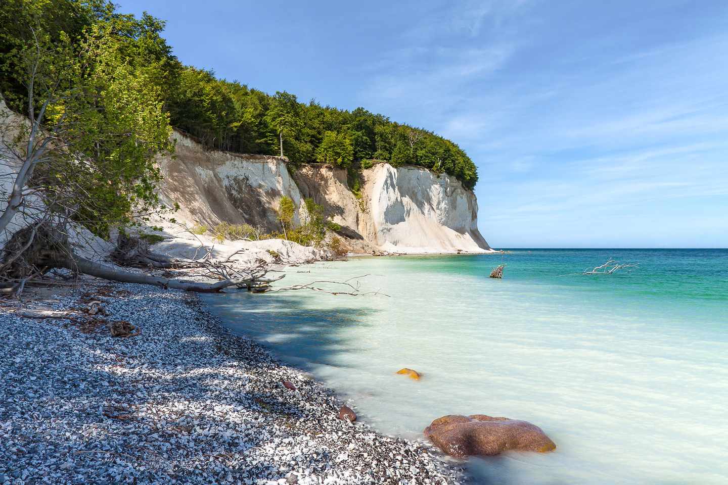 deutschland-ruegen-ostsee-strand-kreidefelsen-g-615738092.jpg