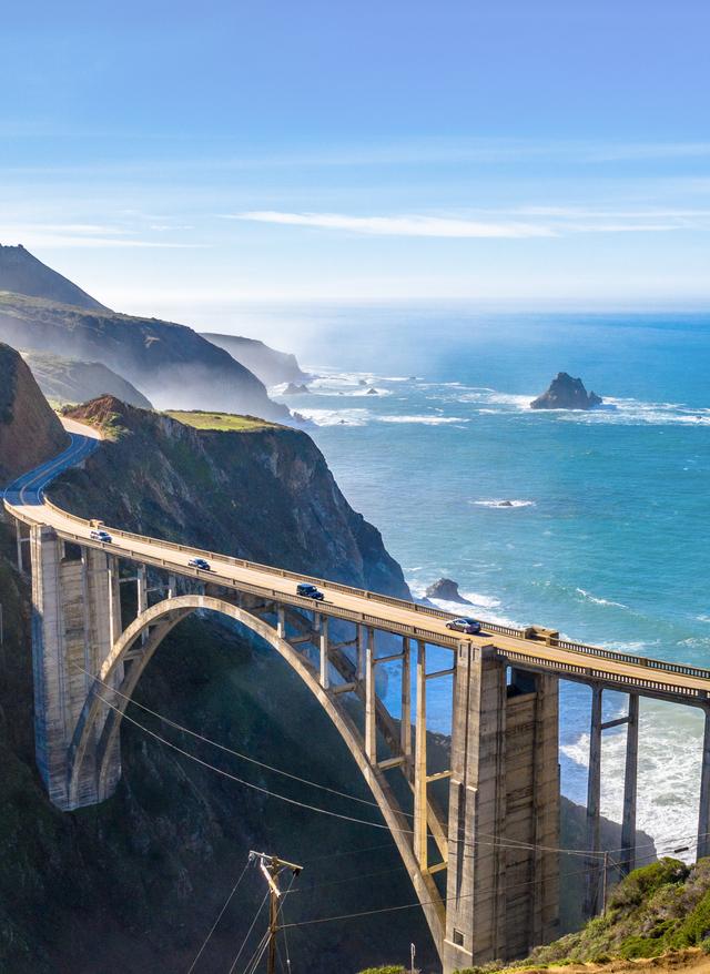 Highway No. 1 in Kalifornien Drohne von Big Sur mit der Brücke über die California Ocean Road an der CA-1 dem Highway No. 1
