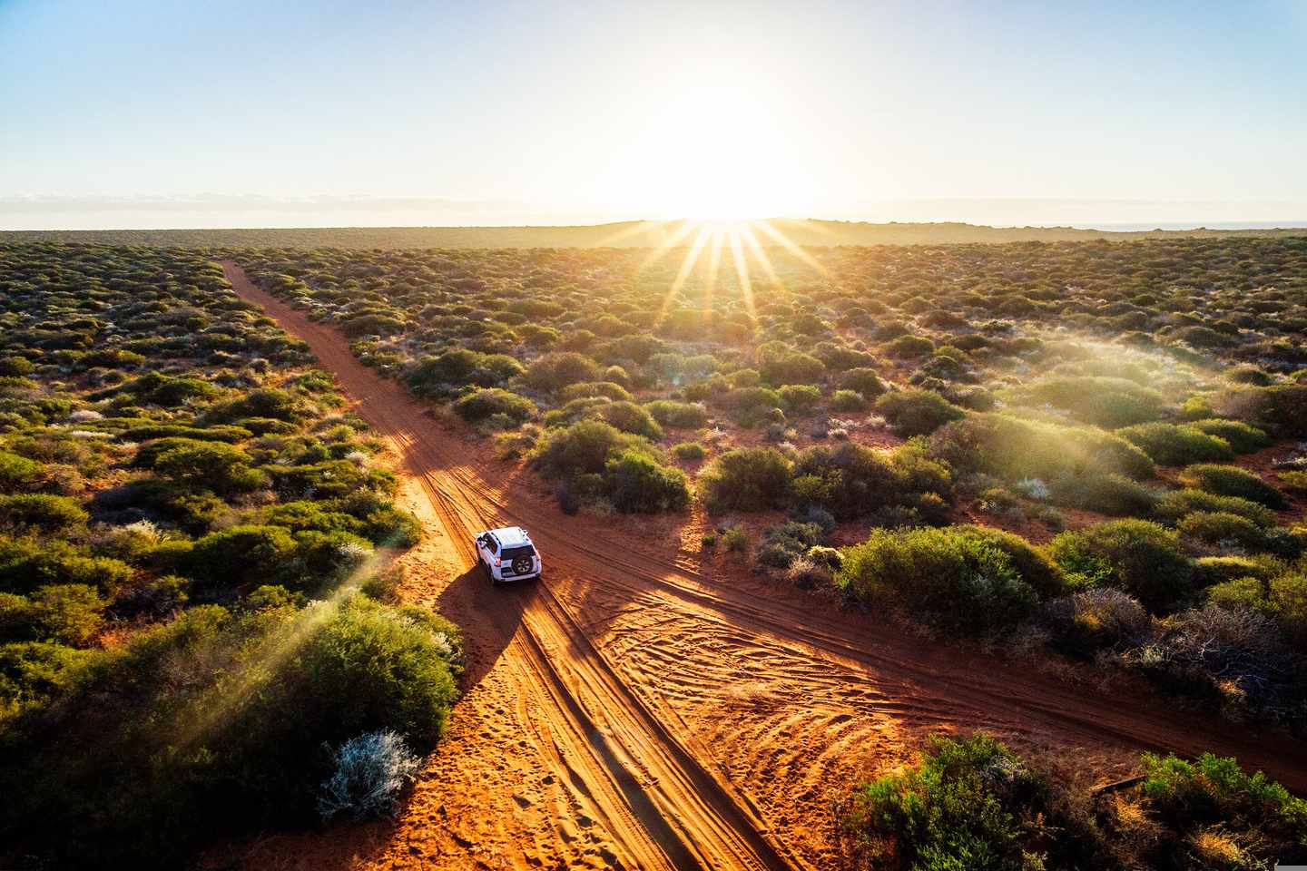 australien-landschaft-im-sonnenuntergang-klein-g-1127501364.jpg