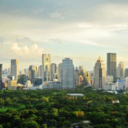 thailand-bangkok-park-fluss-skyline-t-588575874.jpg