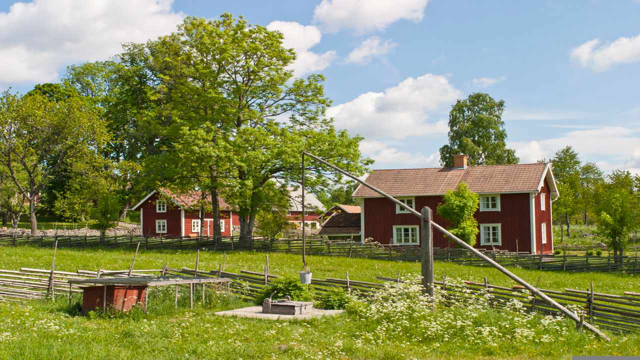 schweden-smaland-rote-holzhaeuser-t-149486777.jpg