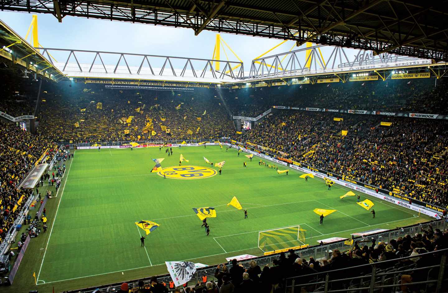 fussball-borussia-dortmund-bvb-stadion-f.jpg