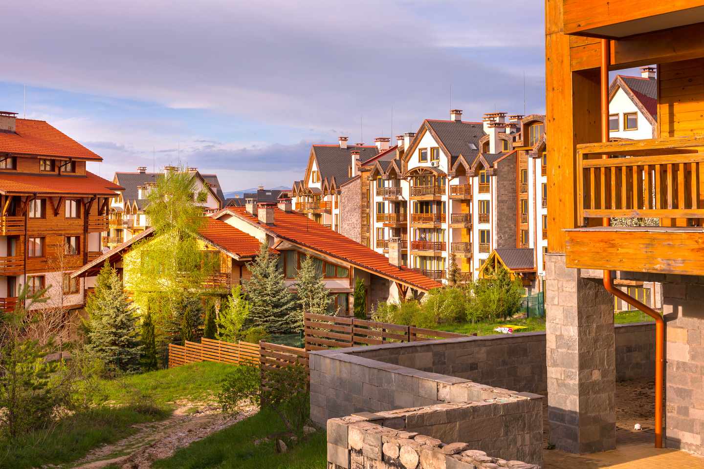 blt5bc89466623024c7-bulgarien-bansko-stadtpanorama-sommerhotels-g-1372121211.jpg Stadtpanorama von Bansko