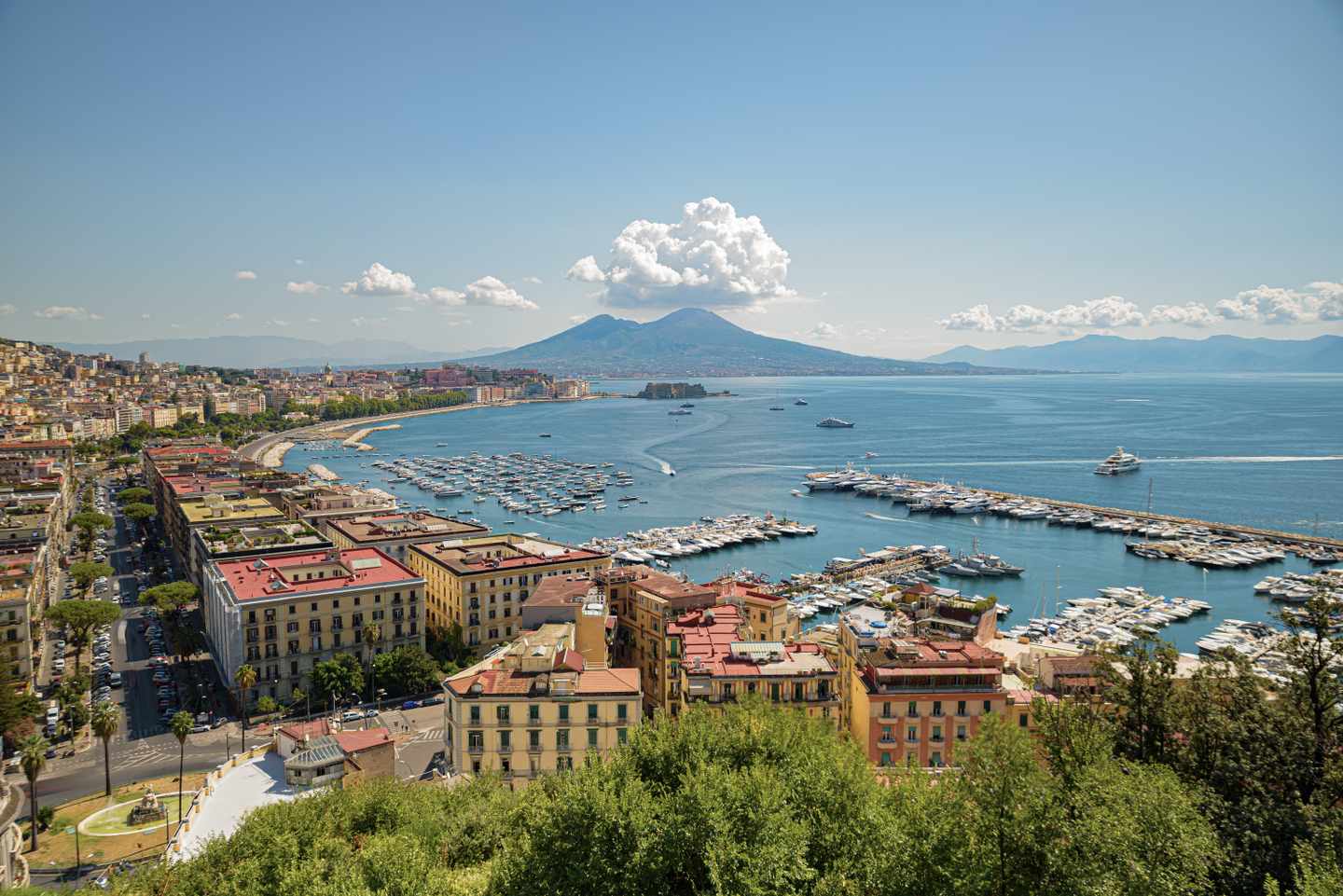 italien-neapel-posillipo-huegel-golf-vesuv-g-1360229037.jpg