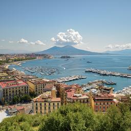 italien-neapel-posillipo-huegel-golf-vesuv-g-1360229037.jpg