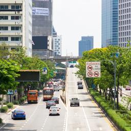thailand-bangkok-strasse-verkehr-t-691933664.jpg