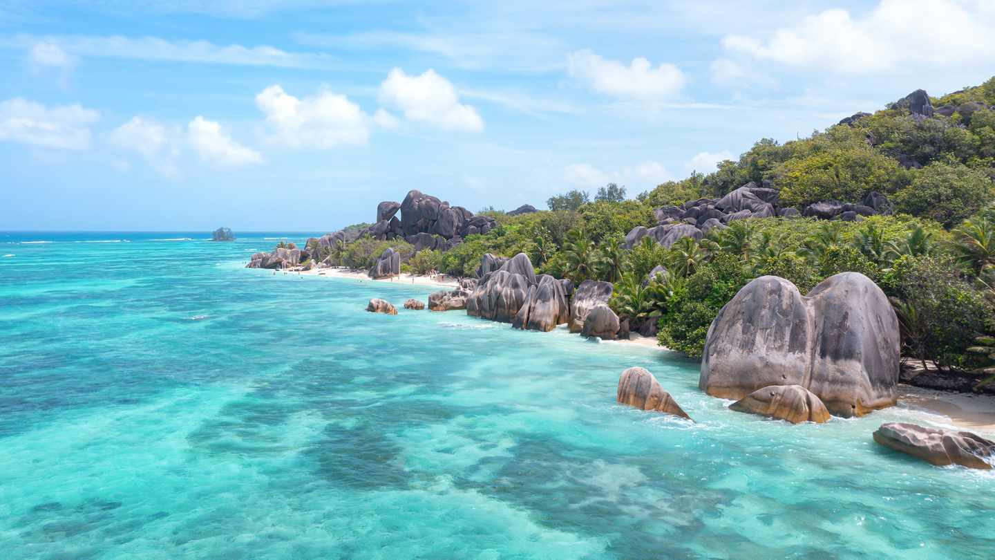 seychellen-la-digue-anse-source-d-argent-strand-und-felsen-g-1346353466.jpg