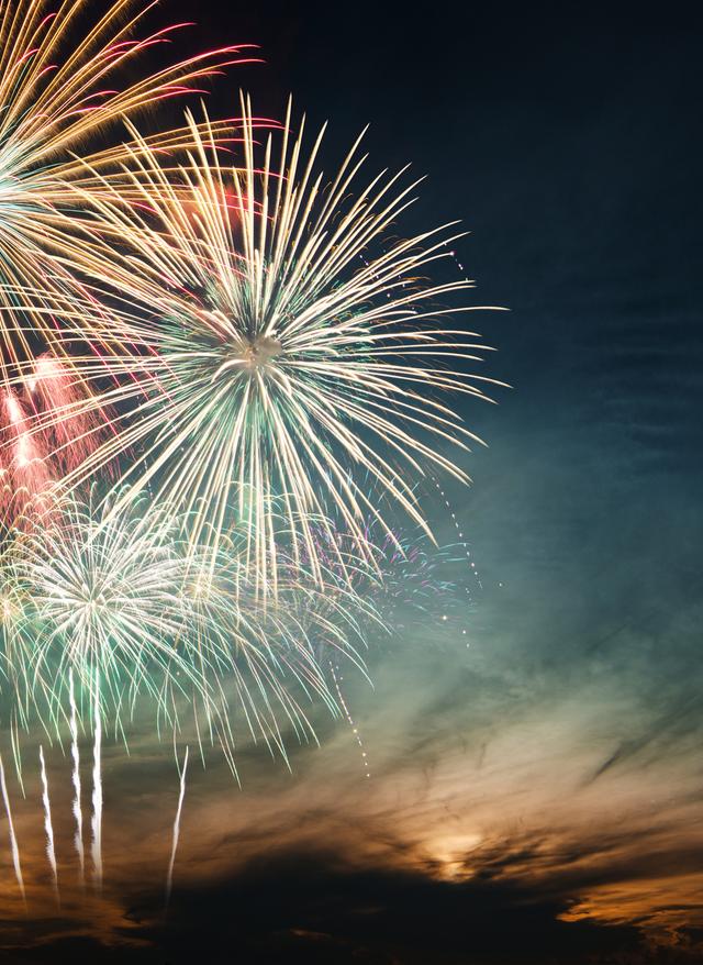 silvester-feuerwerk-t-498762690.jpg