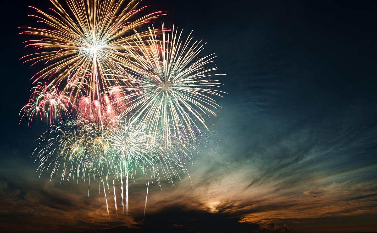 bltd0a54d5a6e606caf-silvester-feuerwerk-t-498762690.jpg silvester-feuerwerk-t-498762690.jpg