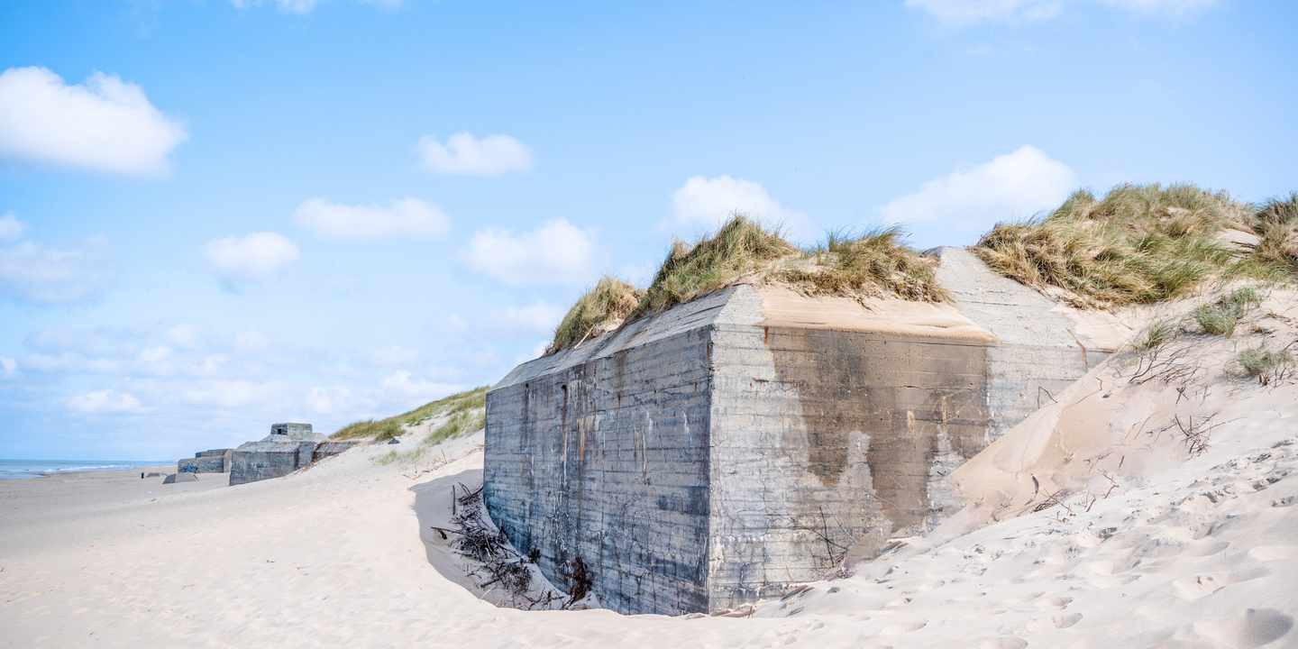 daenemark-sondervig-bunker-am-strand-g-838581228.jpg
