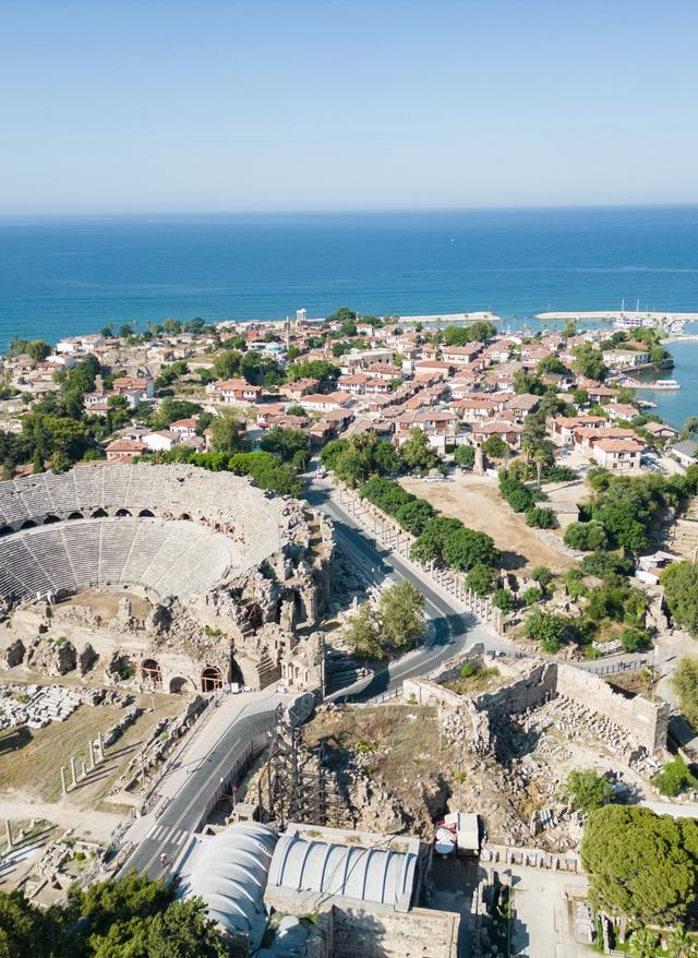 Side Urlaub tuerkei-side-blick-auf-stadt-amphitheater-g-1580984970.jpg