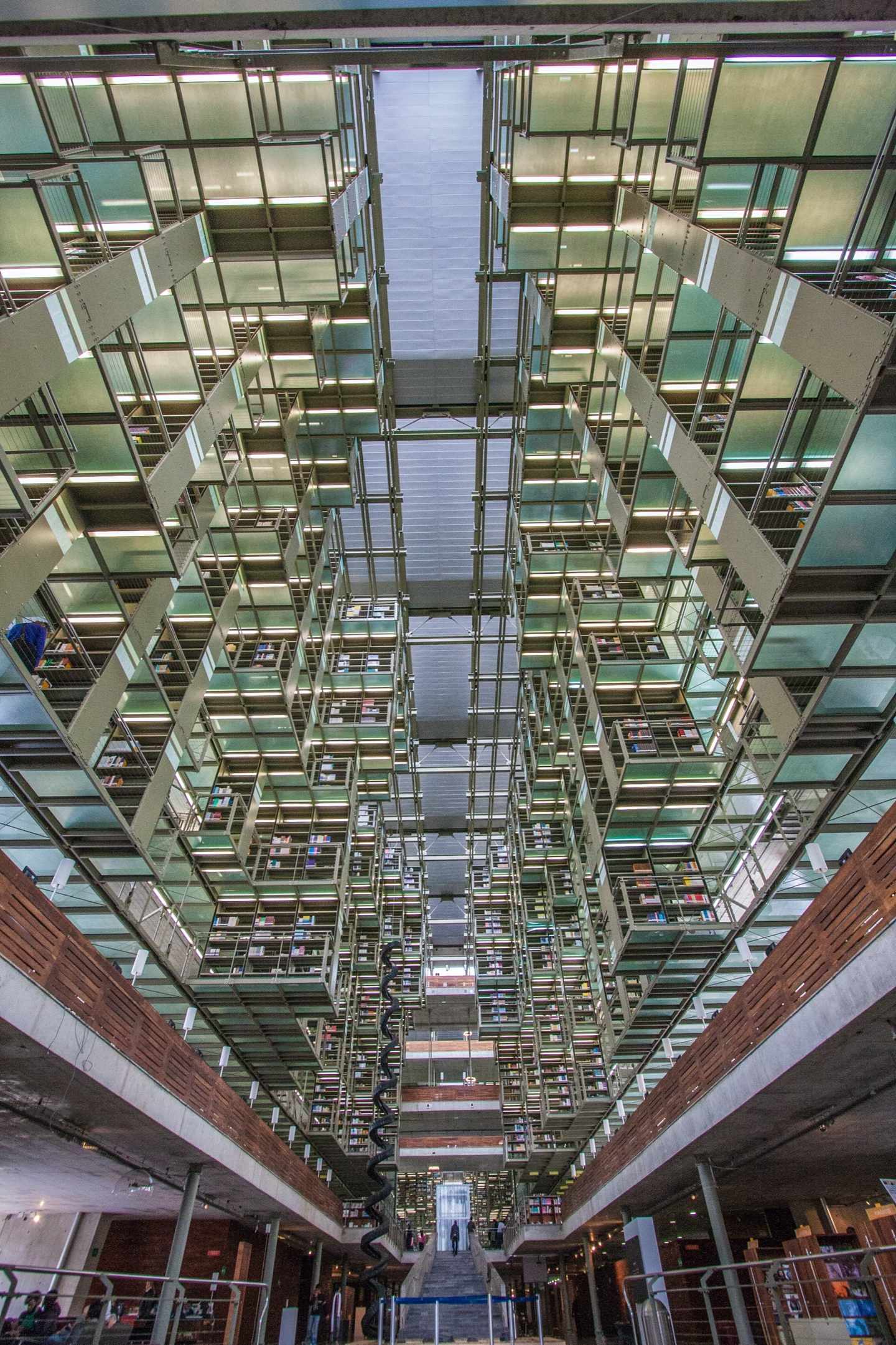 mexiko-stadt-biblioteca-vasconcelos-g-176436741.jpg