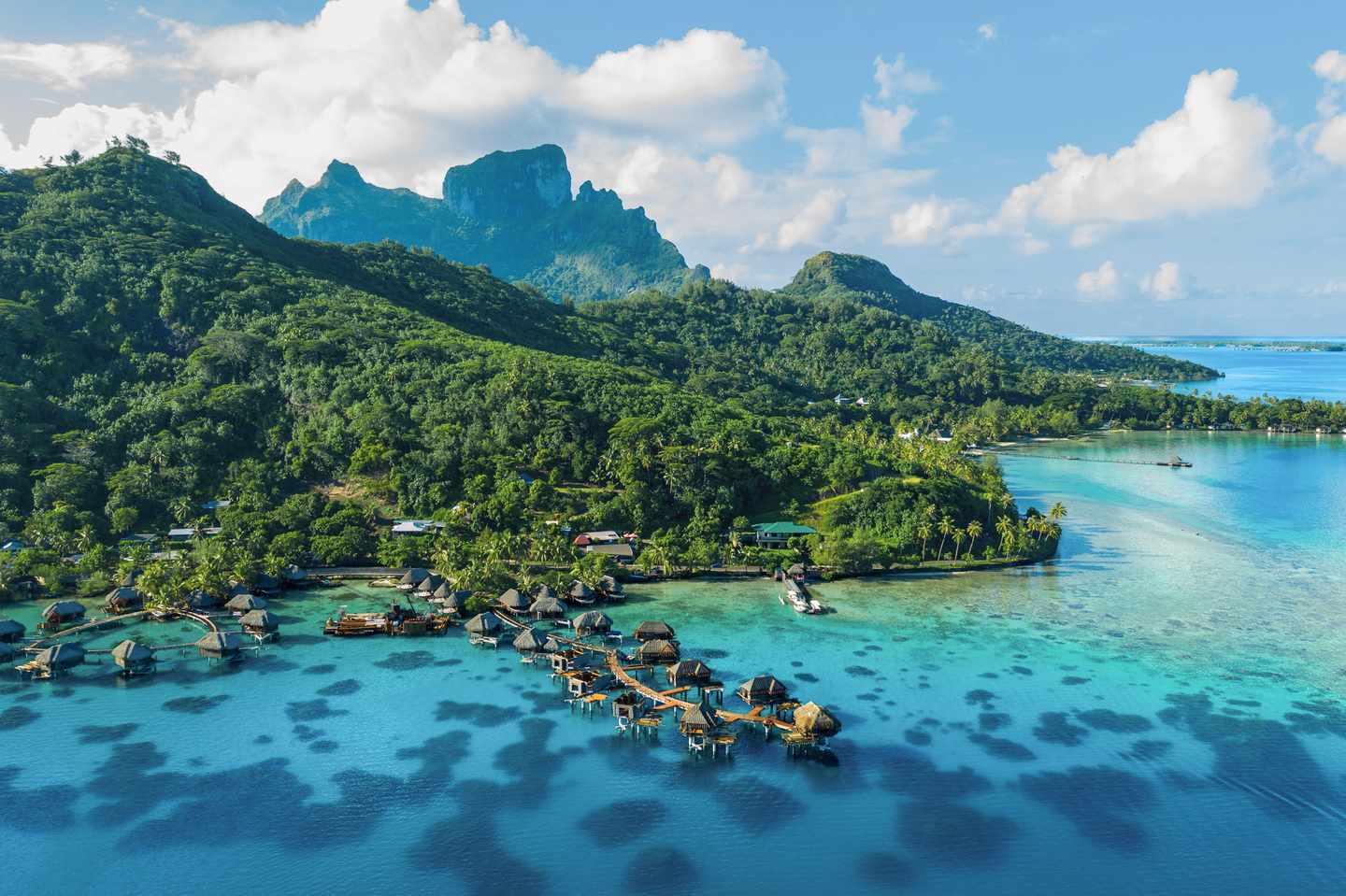 bora-bora-bungalows-im-wasser-g-1172291314.jpg
