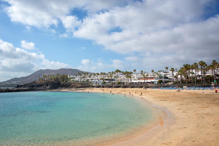 spanien-lanzarote-playa-blana-playa-flamingo-g-670357130.jpg