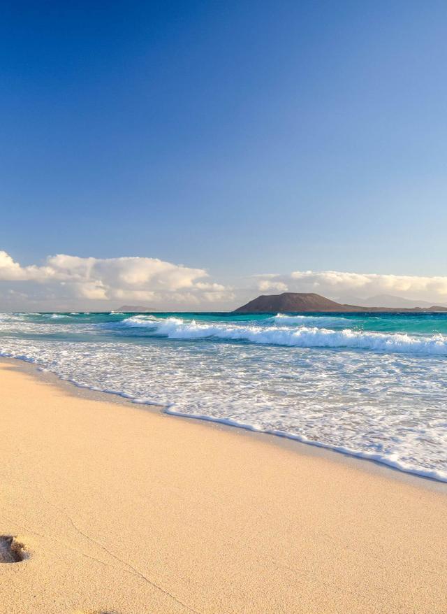 Wissenstest zu den Kanarischen Inseln spanien-kanaren-fuerteventura-corralejo-strand-g-928319894.jpg
