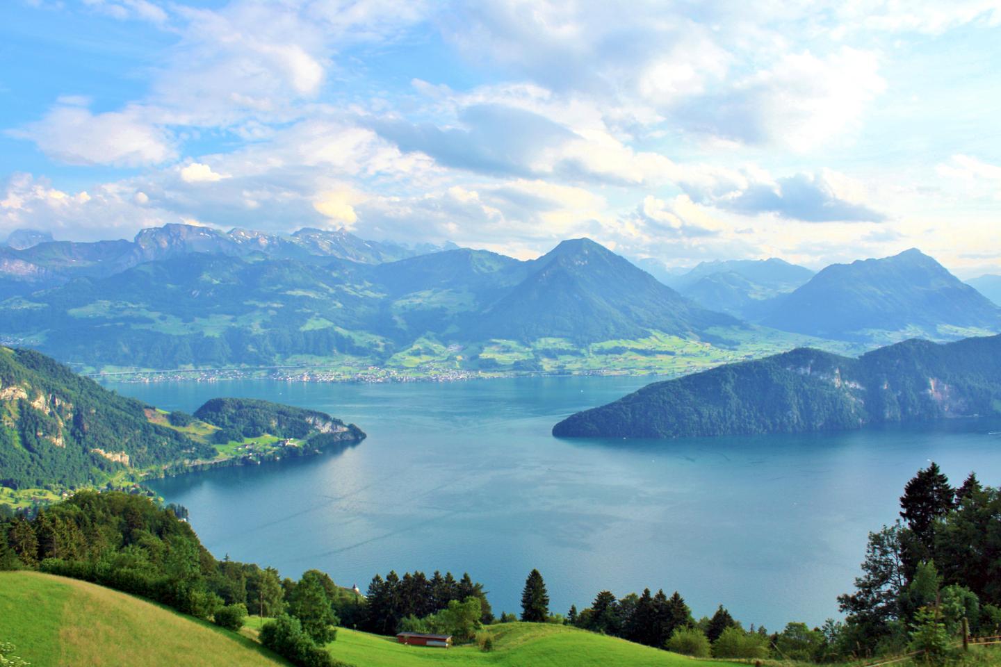 schweiz-luzern-vierwaldstaedter-see-g-1864376141.jpg