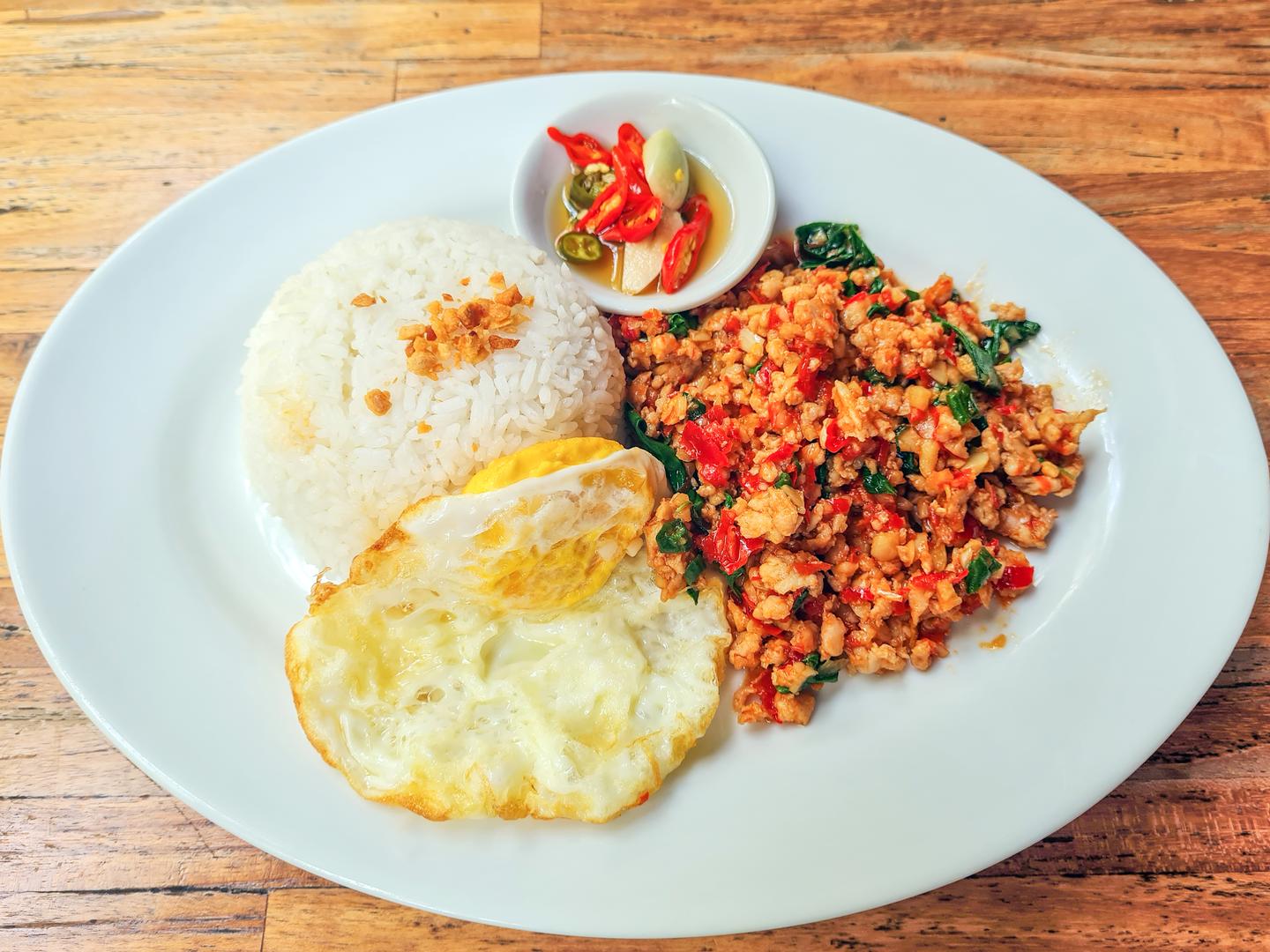thailand-food-pad-krapow-g-2167004962.jpg