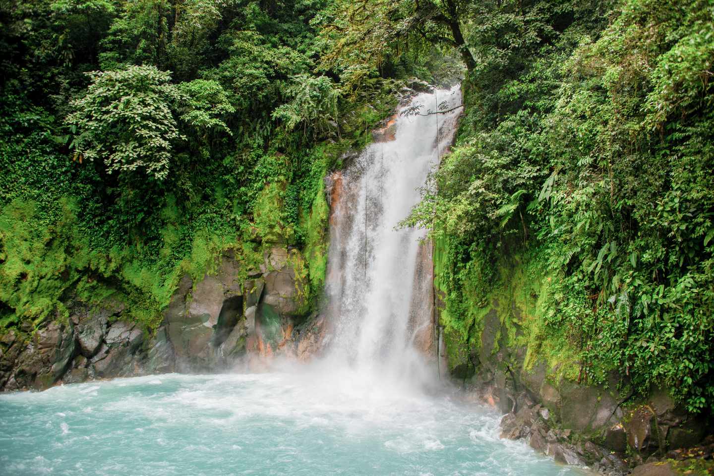 Celeste River Wasserfall in Costa Rica
