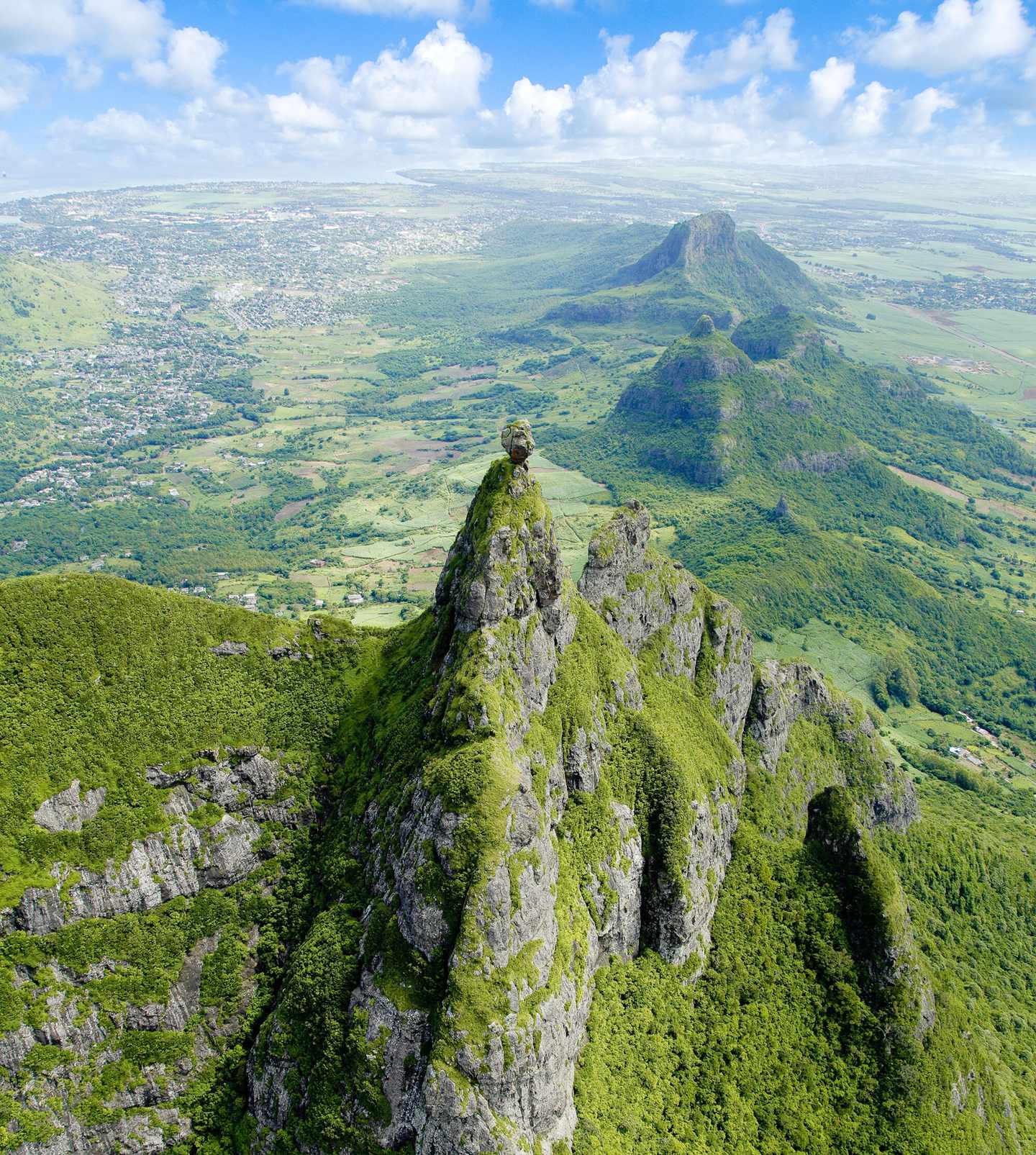 mauritius-berg-landschaft-t-168792467.jpg