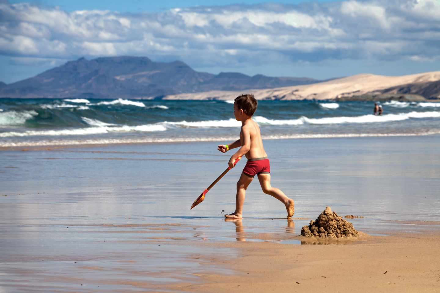 kanaren-fuerteventura-strand-cofete-familie-g465068502.jpg