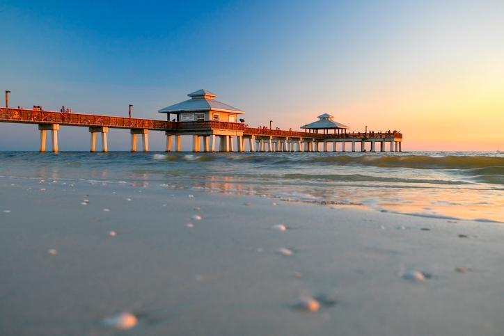 usa-florida-fort-myers-beach-pier-g-536292087.jpg