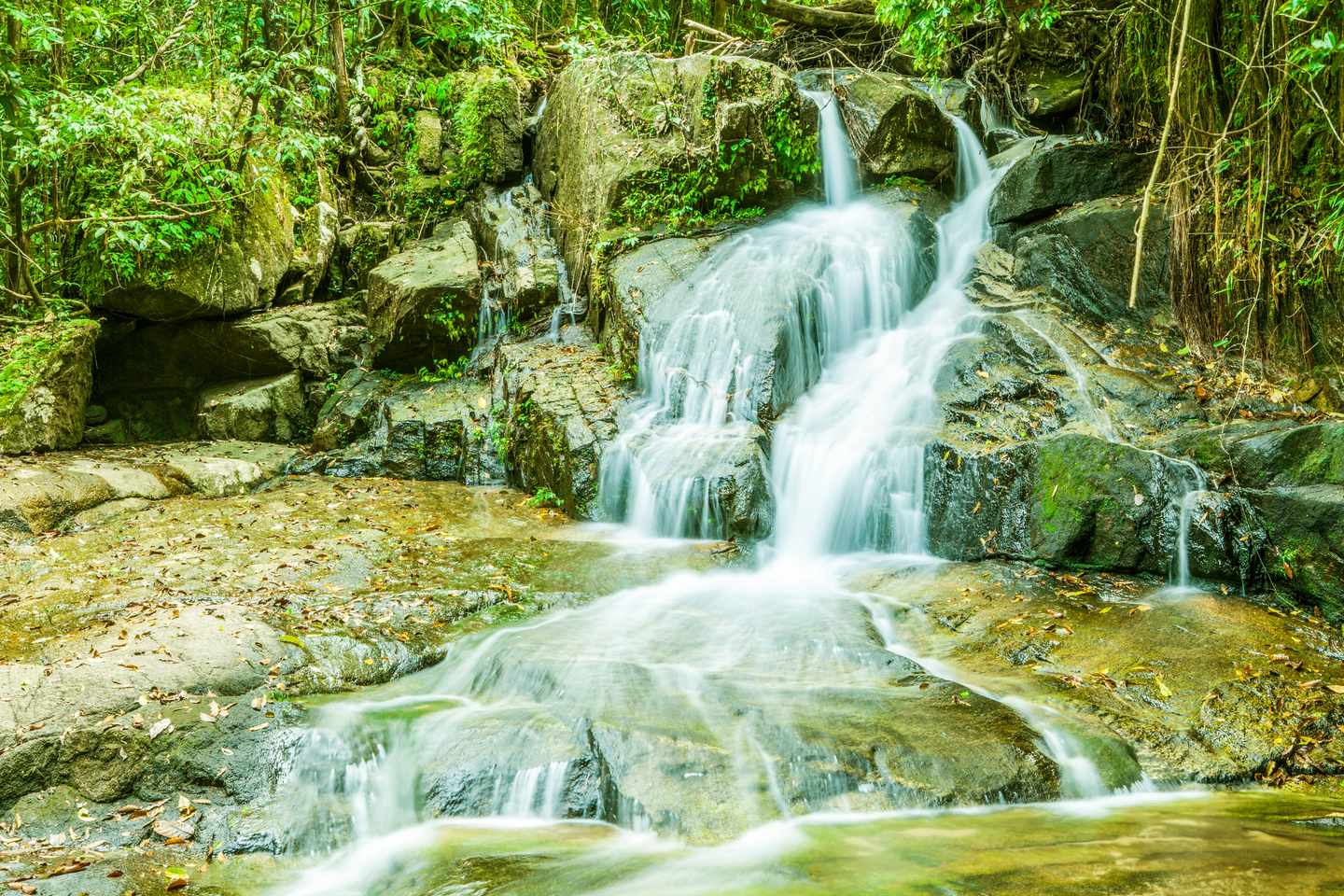 thailand-khao-lak-ton-chong-fa-wasserfall-t-937249292.jpg